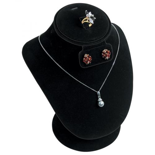 Neckform w/earring, ring, pendant -Black velvet